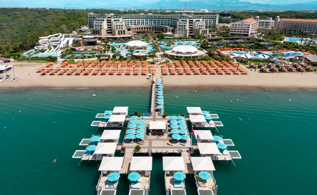 Kaya Palazzo Golf Resort kabana yapıları